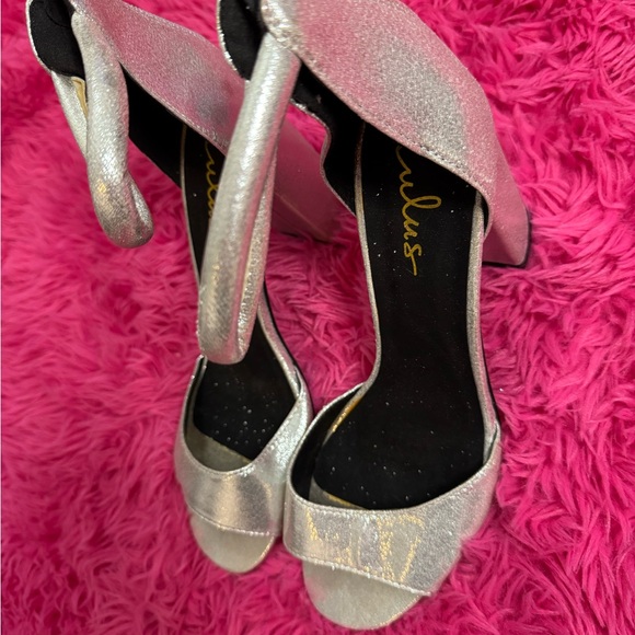 Lulu's‎ Silver Heels with Ankle Strap and Peep-Toe - women’s size 8 - Picture 7 of 10